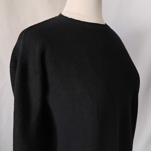 Women's Black Ribbed Crewneck Sweater Gold Decorative Lacing Back & Heart Charm - Picture 5 of 16